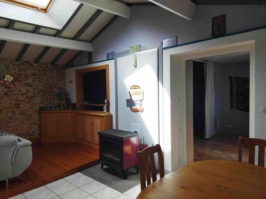 Charmante Maison Atypique En Village Saint-Colombin Esterno foto