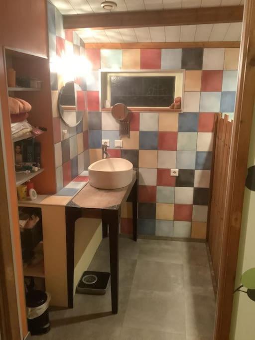 Charmante Maison Atypique En Village Saint-Colombin Esterno foto
