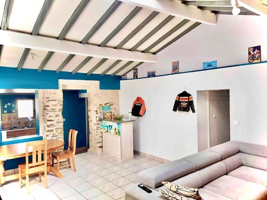 Charmante Maison Atypique En Village Saint-Colombin Esterno foto